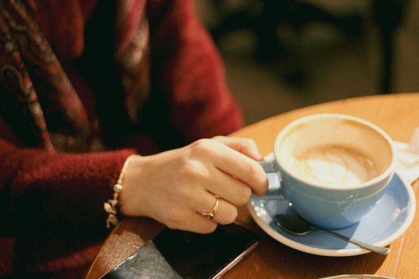 Quels types de sacs à main en paille sont les plus adaptés pour un look estival?