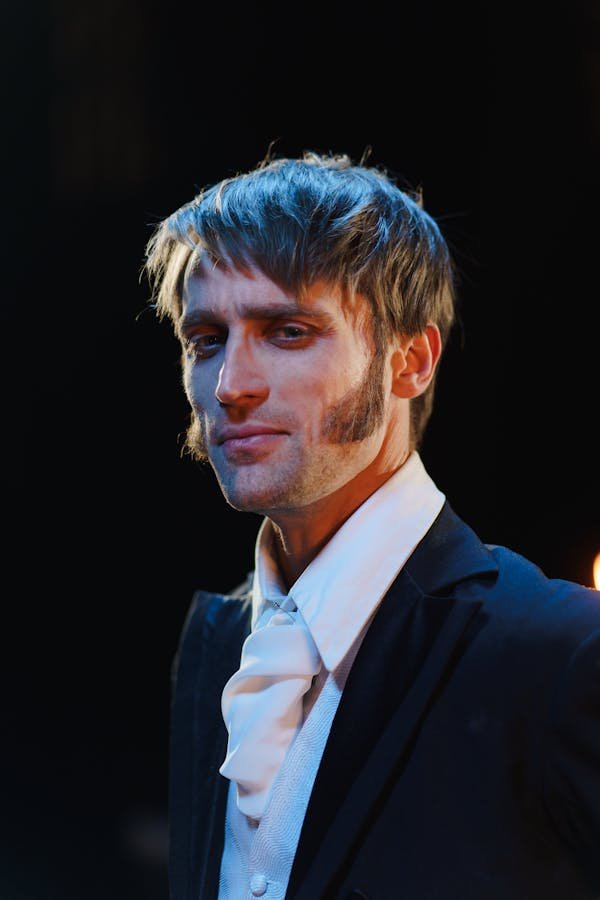 Foulard costume homme élégant : ajoutez une touche de raffinement